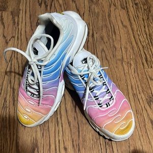 Nike Womens Air Max Plus Shoe (8.5)
